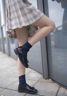 美女制服诱惑_720完整在线观看
